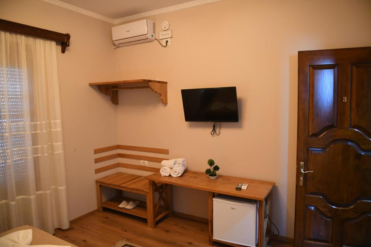 Guesthouse Leo بيرات المظهر الخارجي الصورة