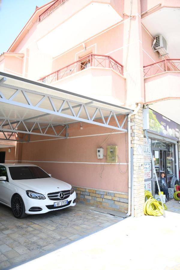Guesthouse Leo بيرات المظهر الخارجي الصورة