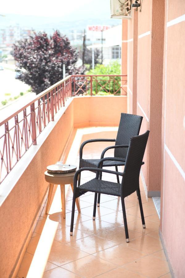 Guesthouse Leo بيرات المظهر الخارجي الصورة