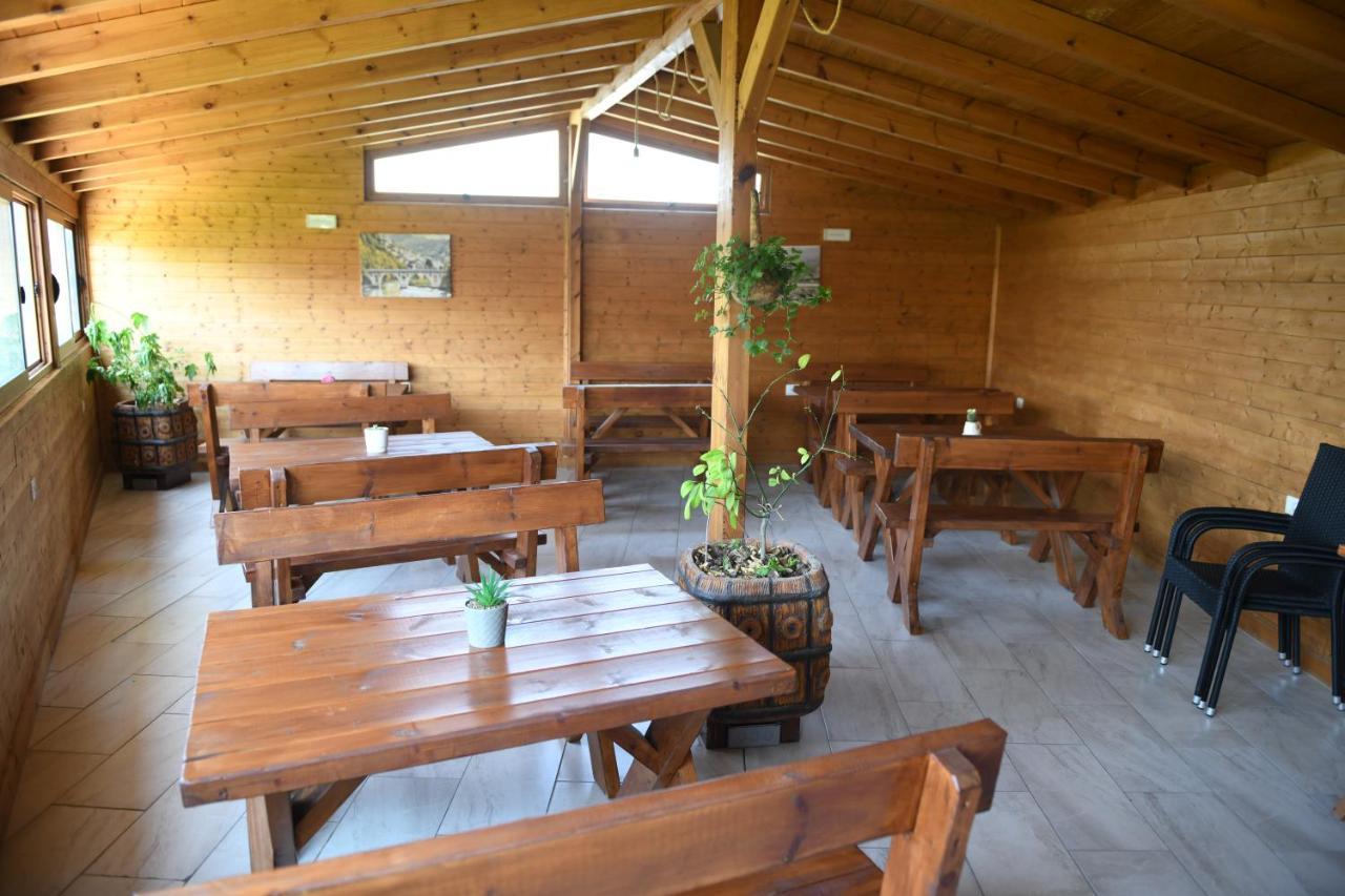 Guesthouse Leo بيرات المظهر الخارجي الصورة