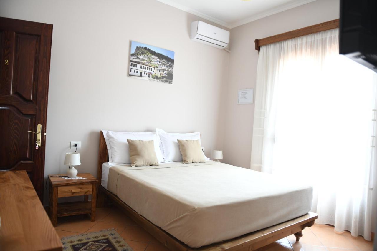 Guesthouse Leo بيرات المظهر الخارجي الصورة