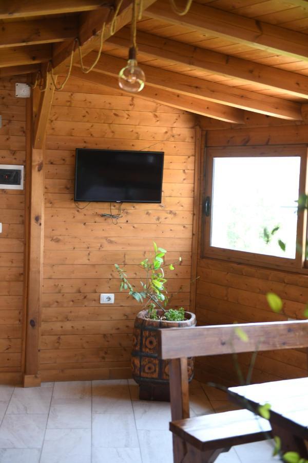 Guesthouse Leo بيرات المظهر الخارجي الصورة