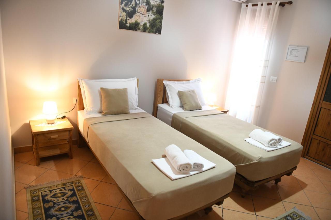 Guesthouse Leo بيرات المظهر الخارجي الصورة