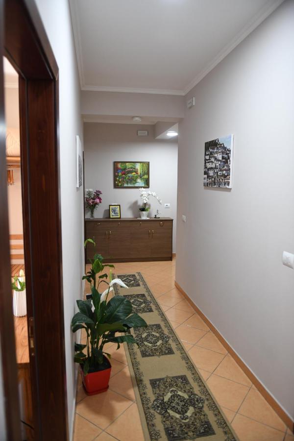 Guesthouse Leo بيرات المظهر الخارجي الصورة