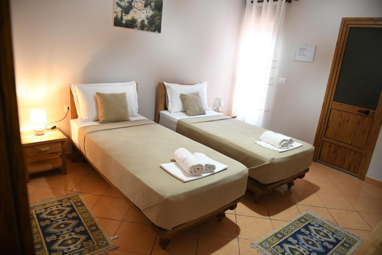 Guesthouse Leo بيرات المظهر الخارجي الصورة
