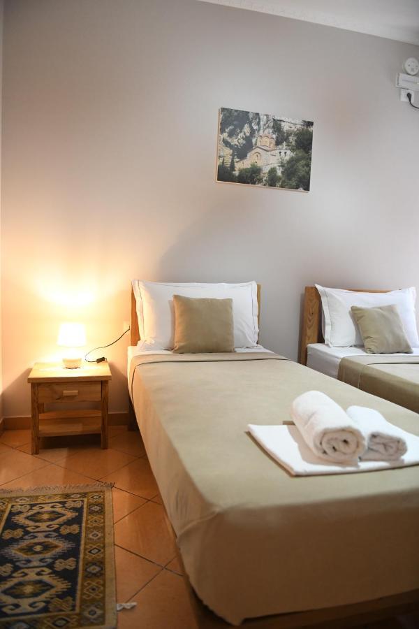 Guesthouse Leo بيرات المظهر الخارجي الصورة