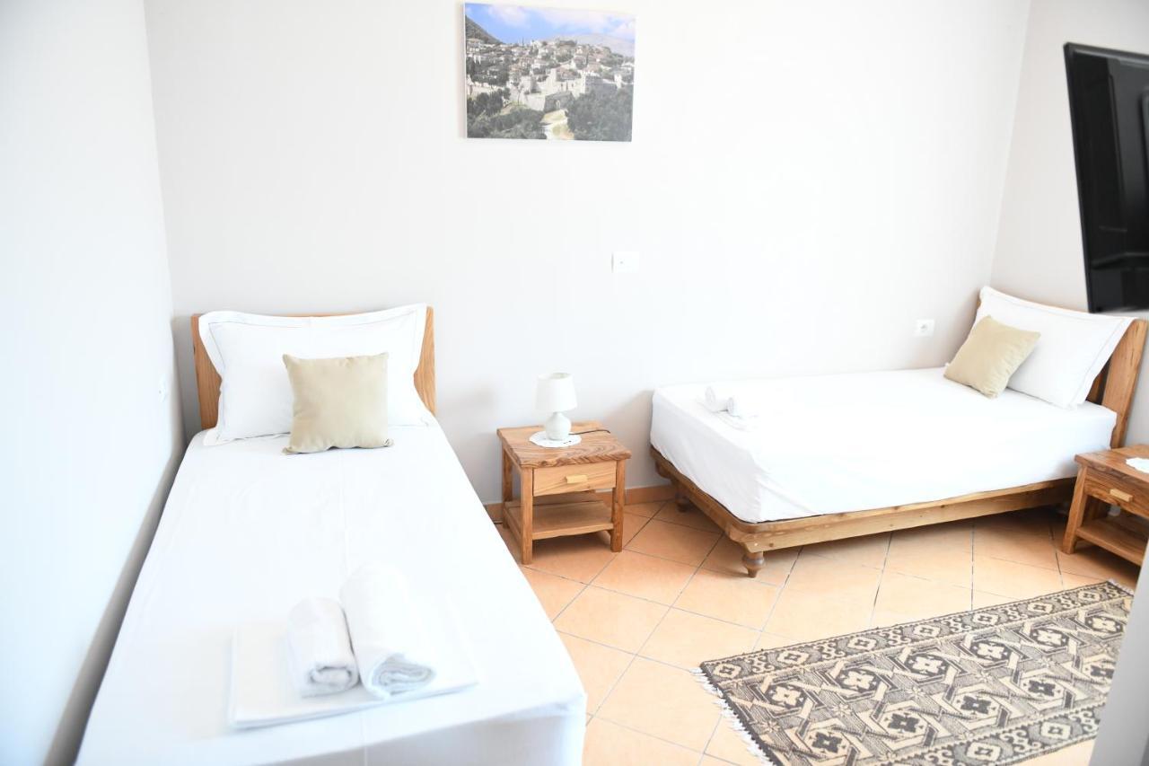 Guesthouse Leo بيرات المظهر الخارجي الصورة