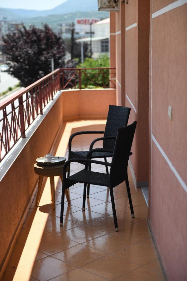 Guesthouse Leo بيرات المظهر الخارجي الصورة
