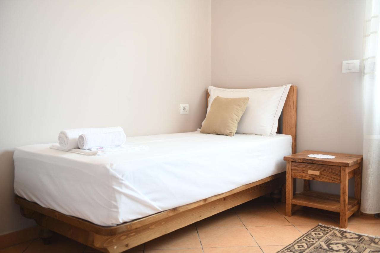 Guesthouse Leo بيرات المظهر الخارجي الصورة