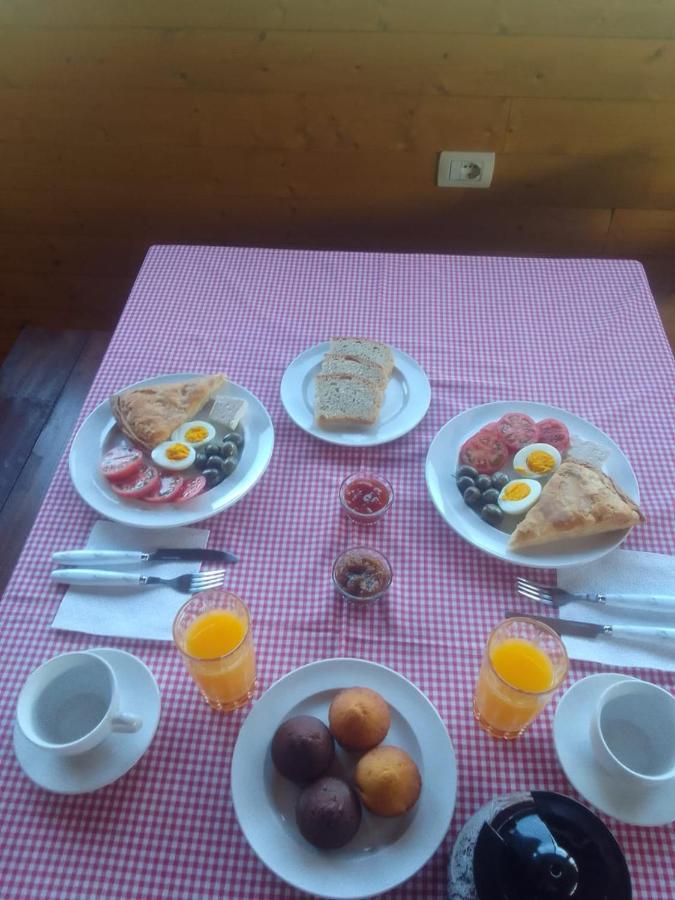 Guesthouse Leo بيرات المظهر الخارجي الصورة