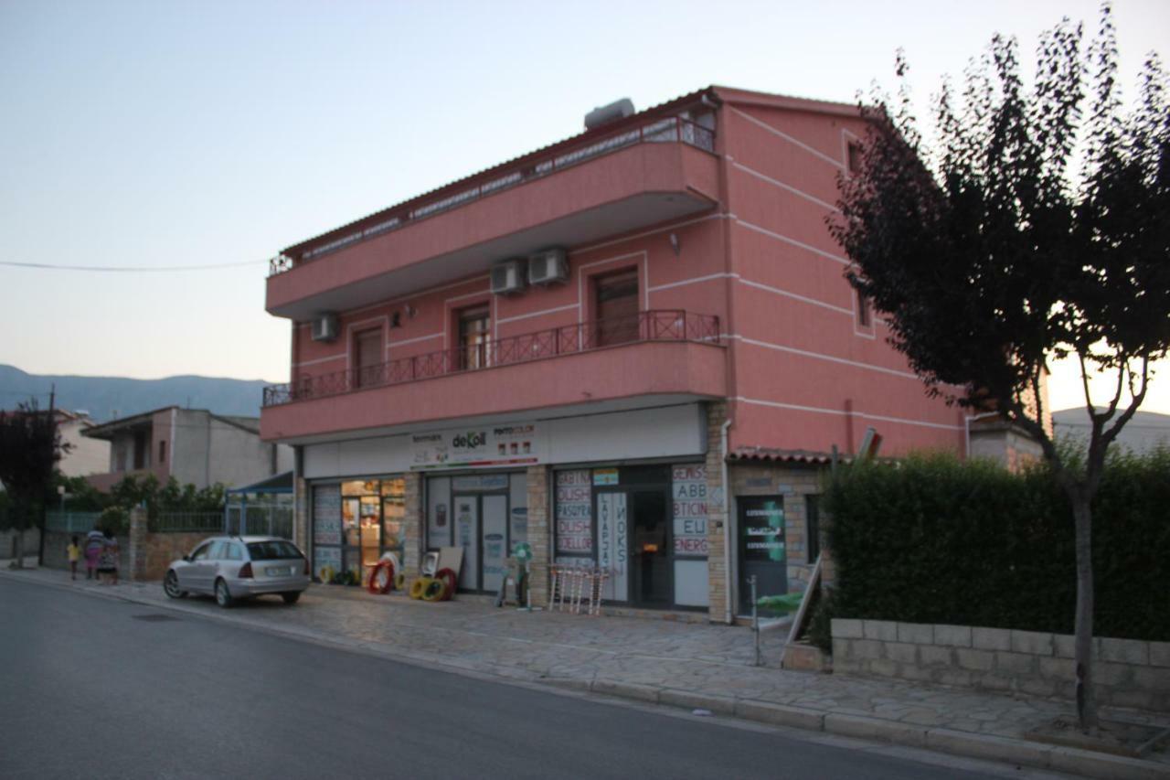 Guesthouse Leo بيرات المظهر الخارجي الصورة